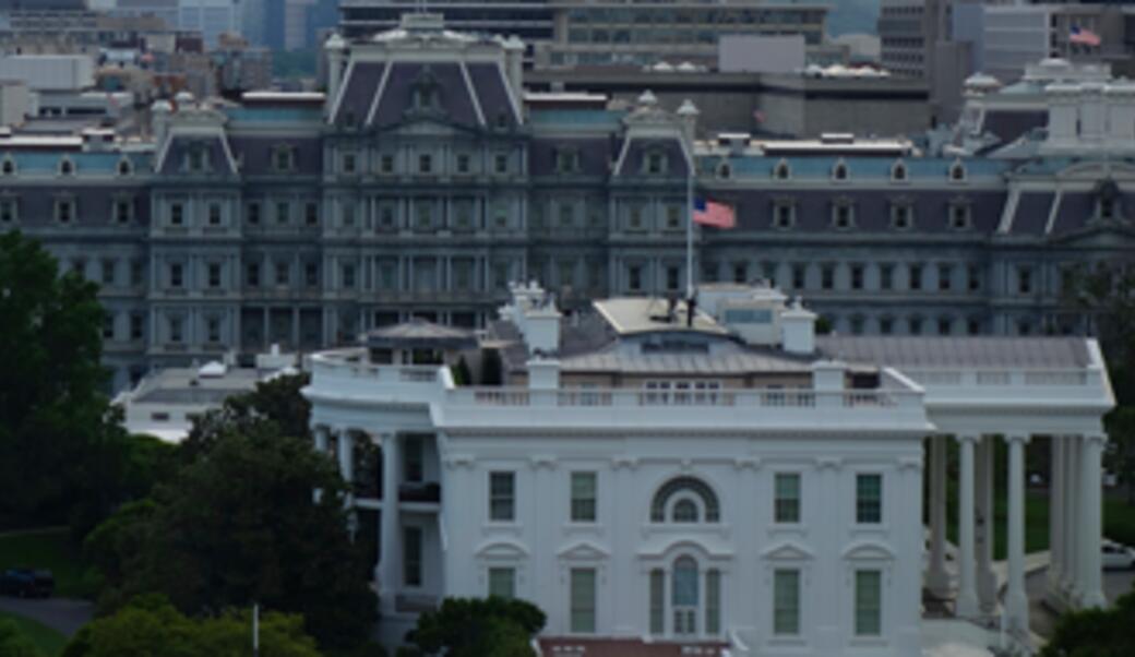 White House in front of Eisenhower Executive Office Building